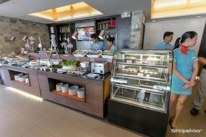 The Lighthouse Marina Resort Olongapo Exterior photo